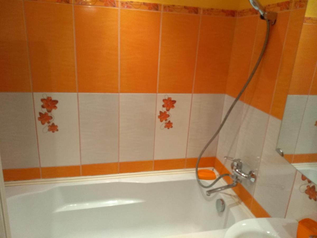 Brivibas 25 Apartamenti Βέντσπιλς Εξωτερικό φωτογραφία