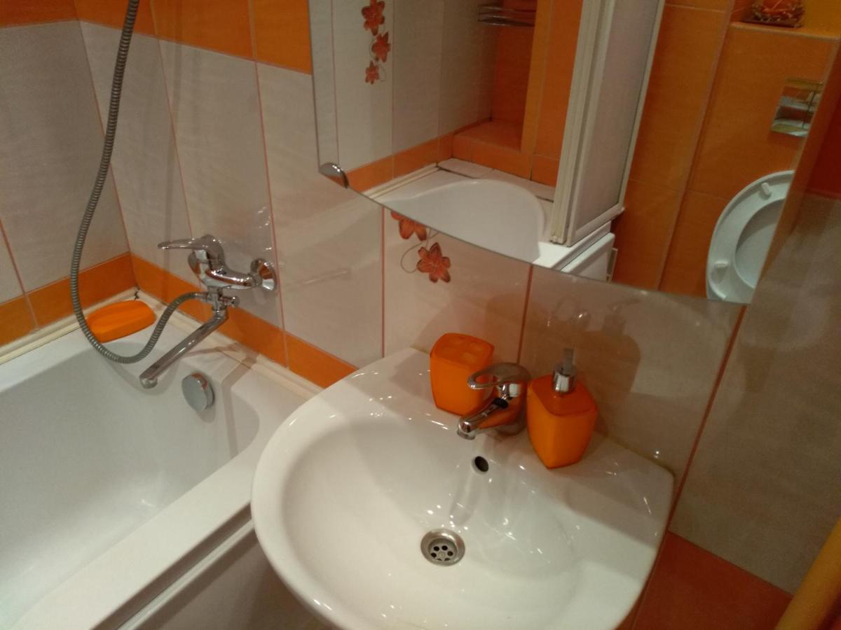 Brivibas 25 Apartamenti Βέντσπιλς Εξωτερικό φωτογραφία